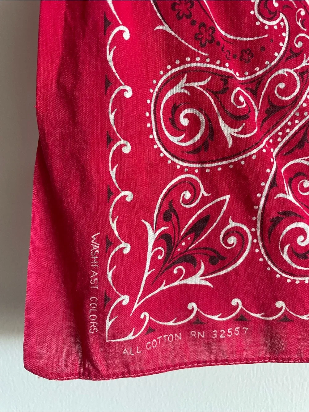 Vintage 60s Wamcraft bandana RN 32557 cotton red classic paisley selvedge edge